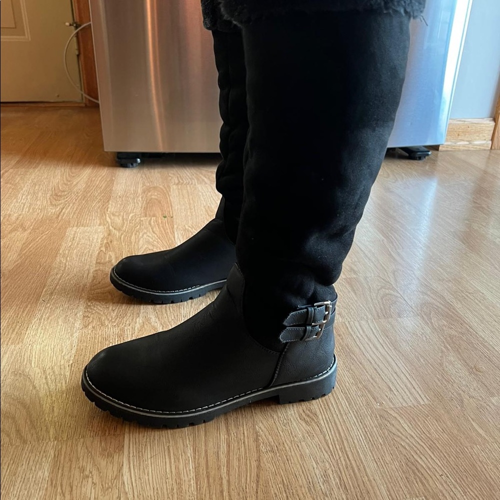 Boots - Picture 3 of 4